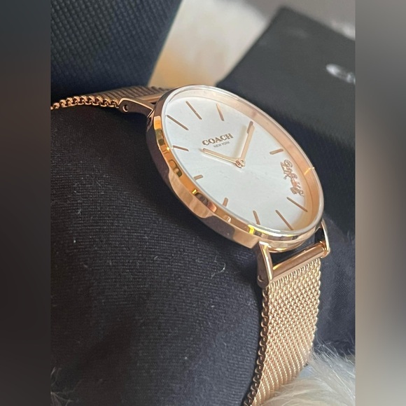 💰SOLD - CA120 - Coach Perry Silver Dial Rose Gold Women’s Watch - Picture 5 of 10